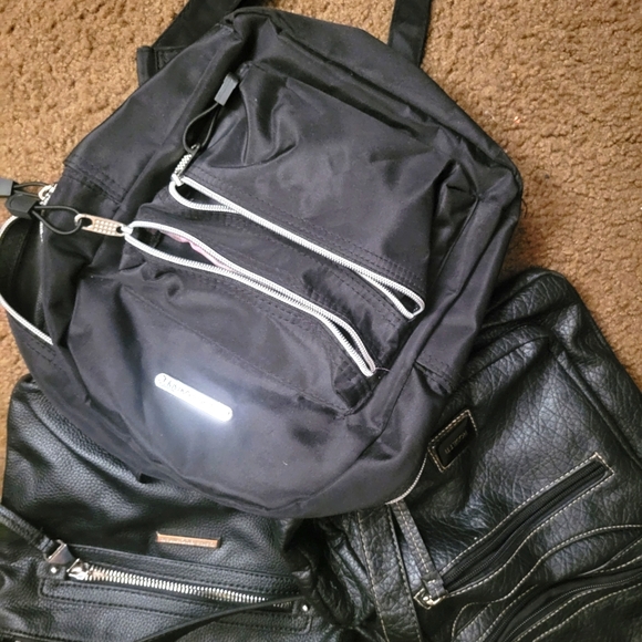 Purses-miscellaneous - Picture 1 of 2